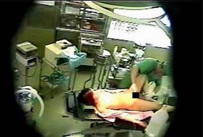 Foto Seorang Dokter Memperkosa Pasien di Ruang Operasi