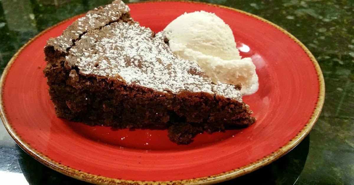 CROWDED KITCHEN Torta Caprese