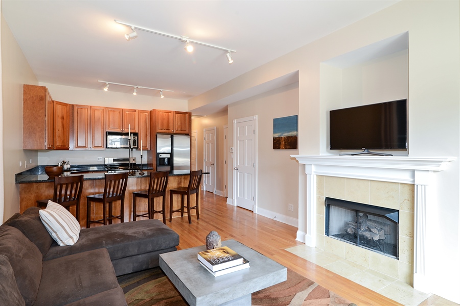 The Chicago Real Estate Local Watch the video! Two bedrooms Lakeview/ Lincoln Park condo for