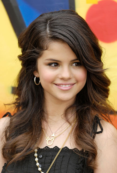 selena gomez face shot selena gomez facebook pictures. selena gomez face shot