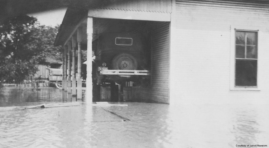OilElectric Vicksburg, Shreveport & Louisiana Railroad Flooded