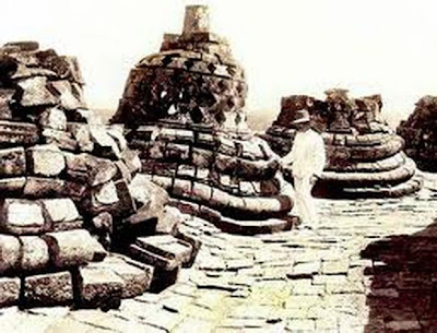 Candi Borobudur pertama kali ditemukan