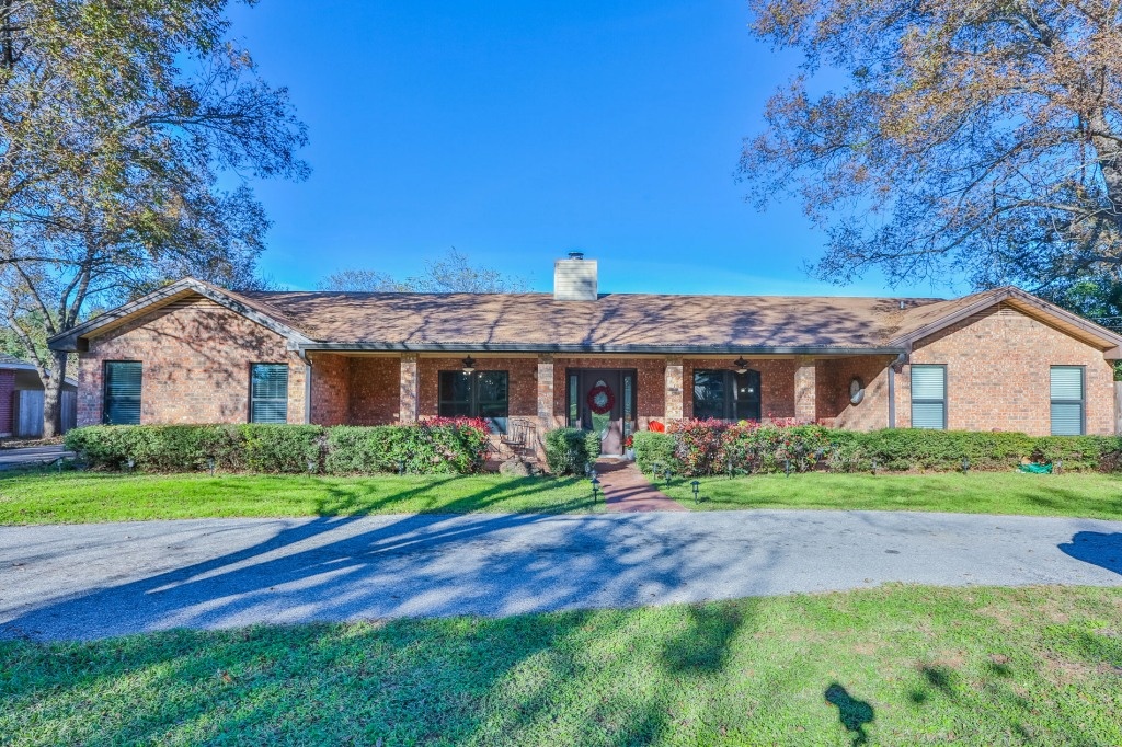 8 Waco Homes That "Fixer Upper" Should Totally Take On Crackerjack23