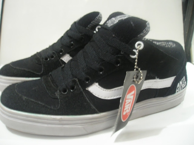 Sepatu Vans: Tren yang Tak Lekang Oleh Waktu, Kini Mudah Didapatkan Secara Online