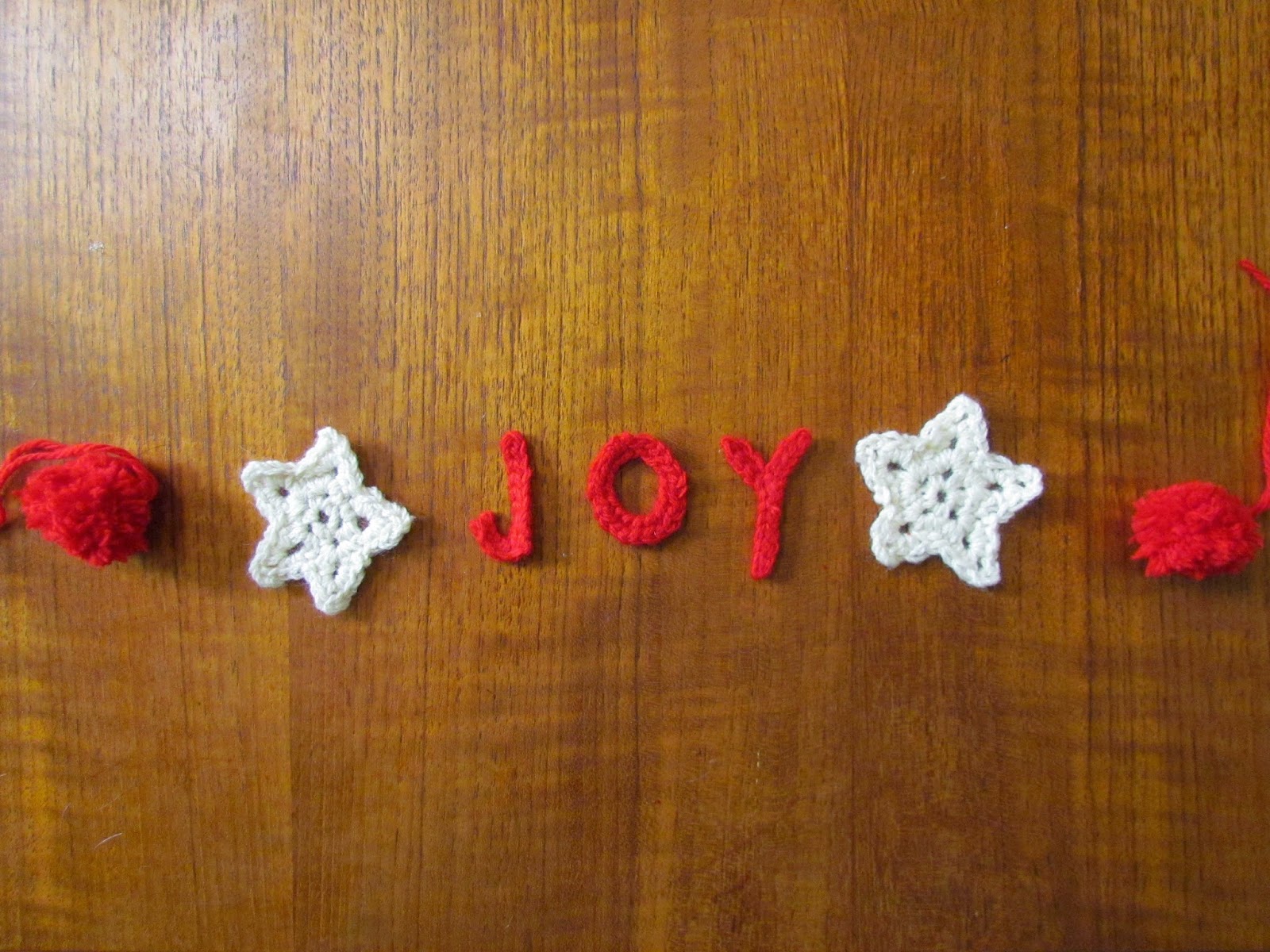 sister outlaws Christmas Garland with Crochet Words! How to
