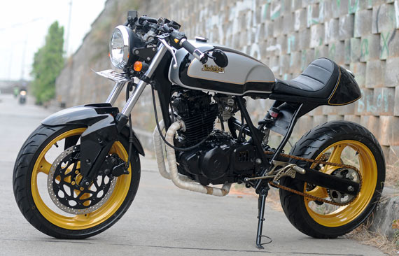 gambar modifikasi suzuki thunder 250 cafe racer title=