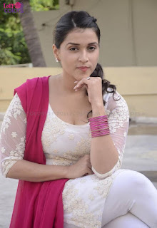mannara-chopra-latest-stills-at-thikka-movie-interview mannara-chopra-latest-stills-at-thikka-movie-interview