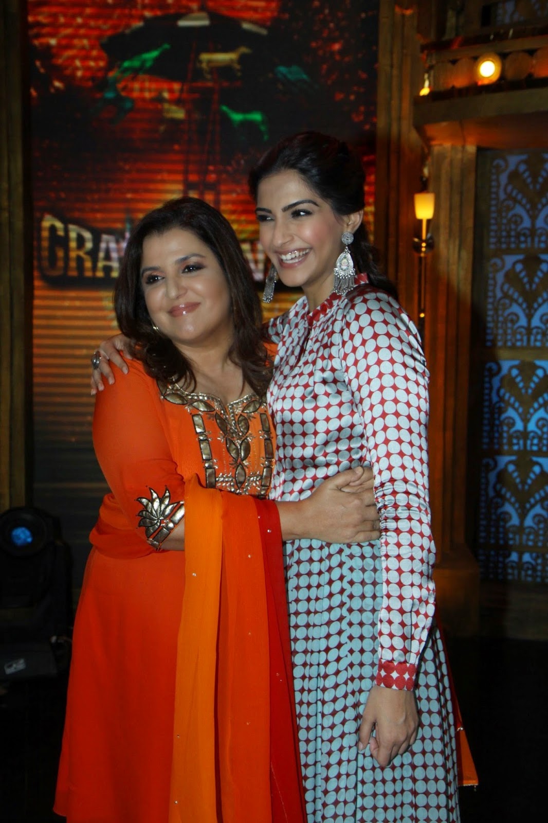 Sonam Kapoor Looks Hot On The Sets Of 'Entertainment Ke Liye Kuch Bhi