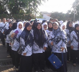 UPACARA HUT PGRI KE 70 DAN HGN TAHUN 2015 UPACARA HUT PGRI KE 70 DAN HGN TAHUN 2015