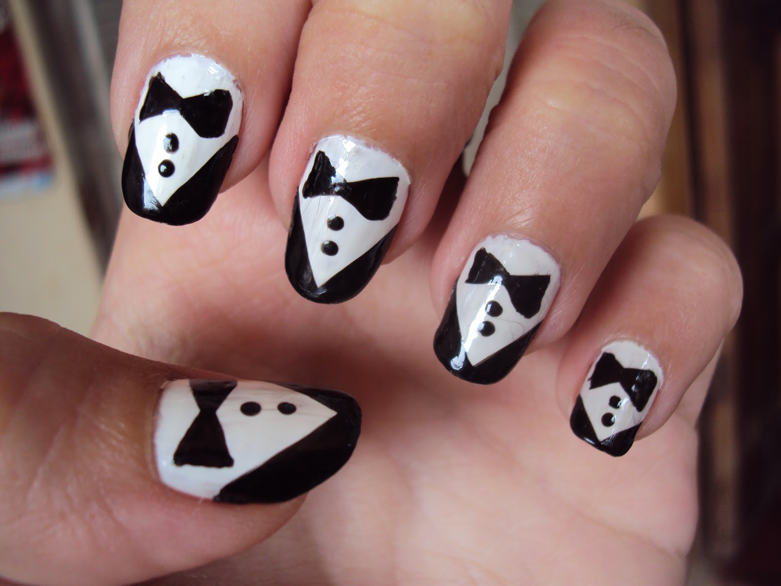 10. Tuxedo Nail Design with Ombre Effect - wide 5