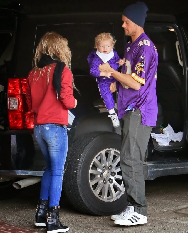 Trasero de Fergie junto a su pareja Josh Duhamel Trasero de Fergie junto a su pareja Josh Duhamel