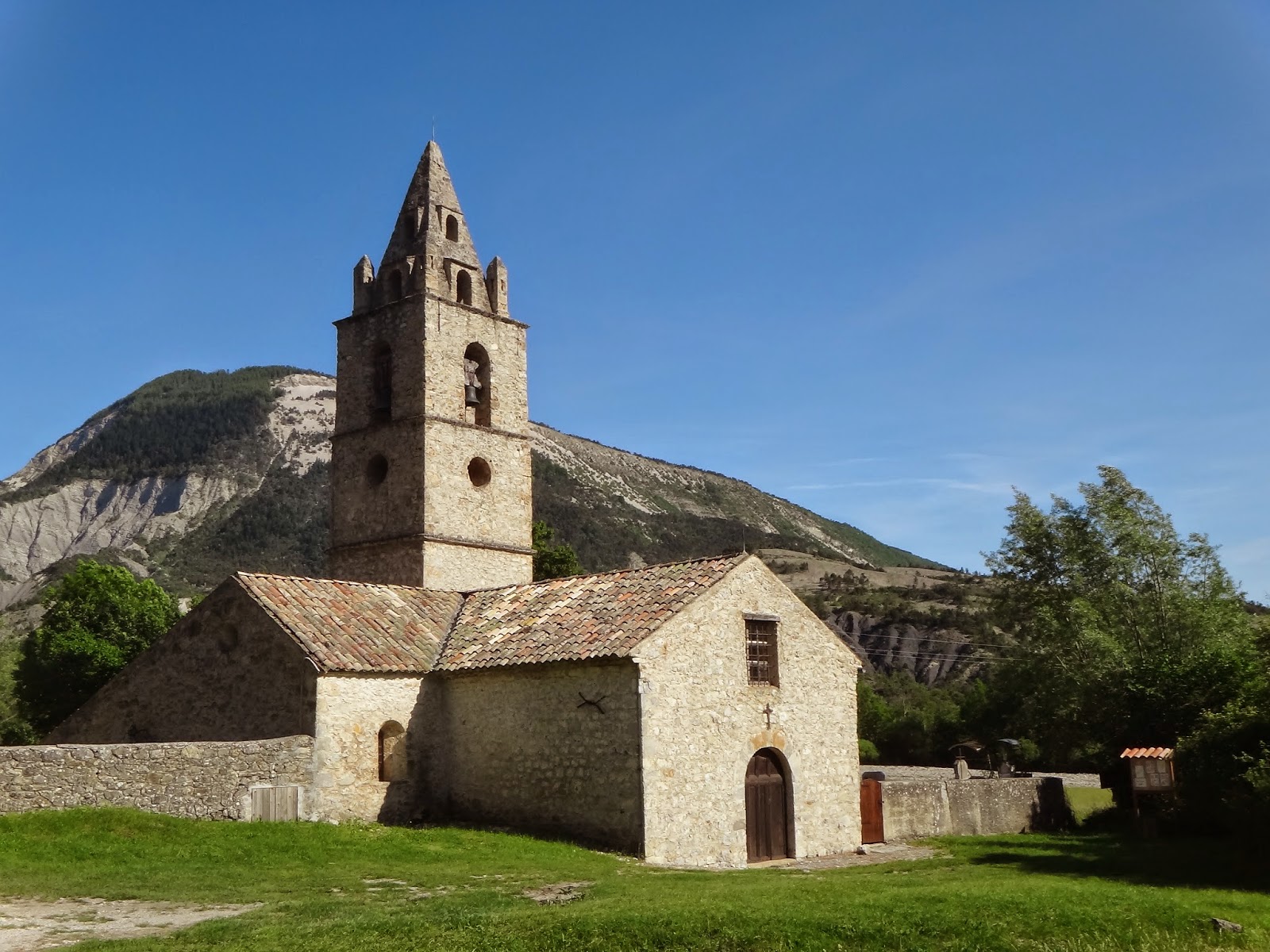 Wandelingen (d of m), cultuur (c) en familiebelevenissen (f).: 12 ...
