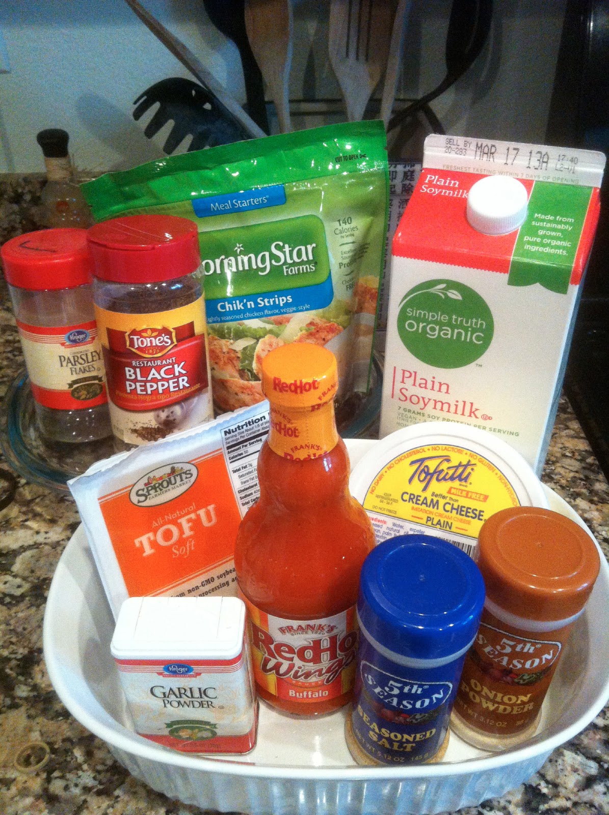 KnLBesties! Vegan Buffalo Chicken Dip