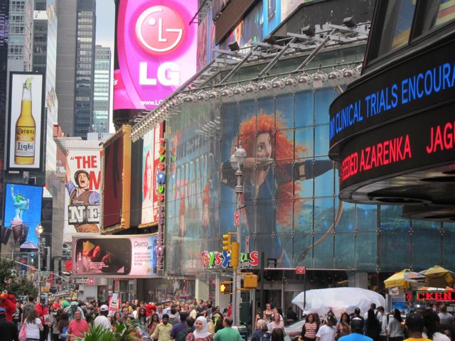 Times-Square-Toys