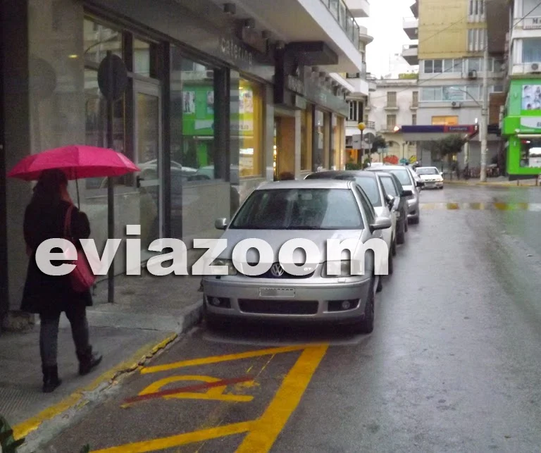 Άνοιξαν και πάλι οι ομπρέλες στην Χαλκίδα! (ΦΩΤΟ)