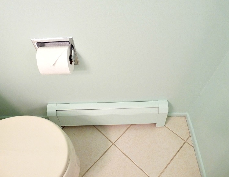 How to Cover Pipes in a Bathroom Dans le Lakehouse