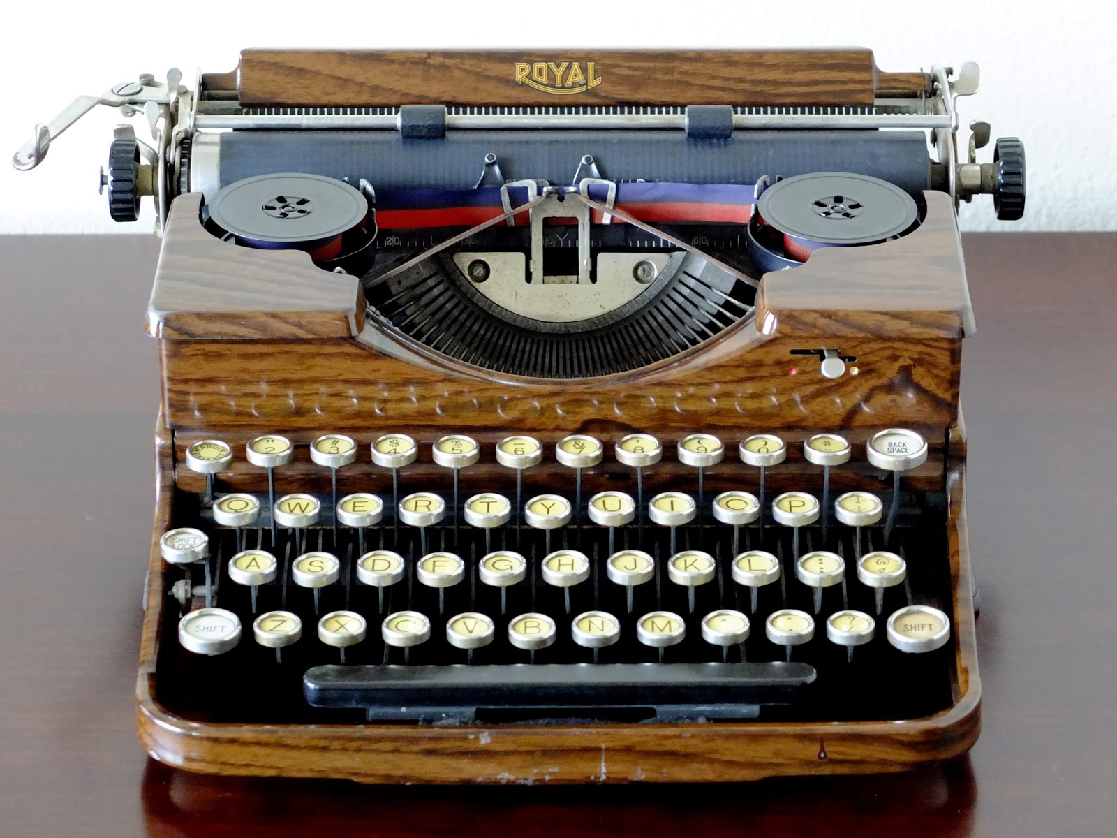 x over it: Portable typewriters of the 1920s