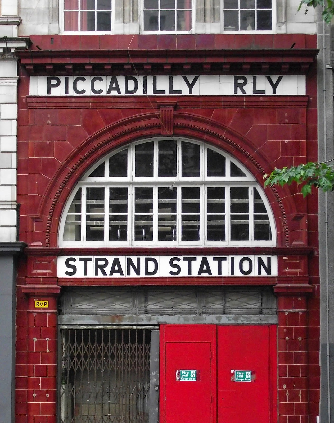 YoungManGoneWest Strand / Aldwych Underground Station