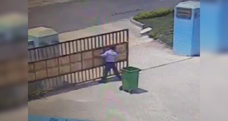 وفاة رجل بطريقة غريبة و مؤثرة بسبب "صندوق قمامة"