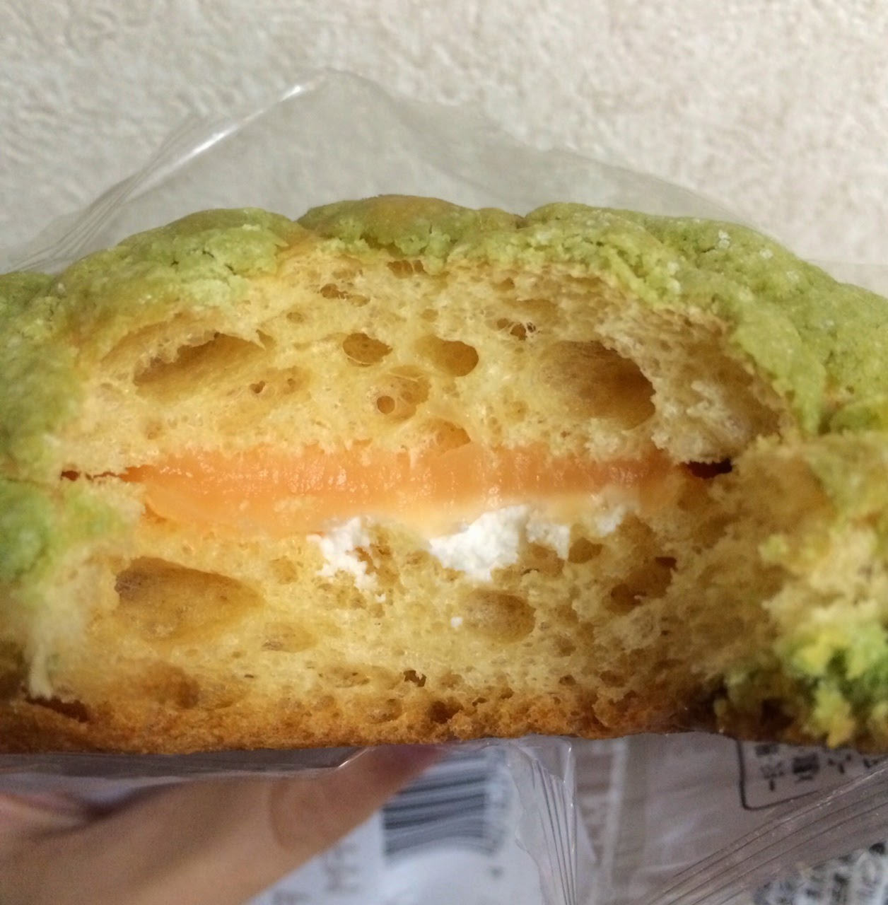 Hokkaido Melon Pan From Family Mart / ファミリーマートの北海道メロンパン I'm Made of