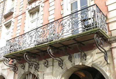 Balcon du 16 place des Vosges à Paris