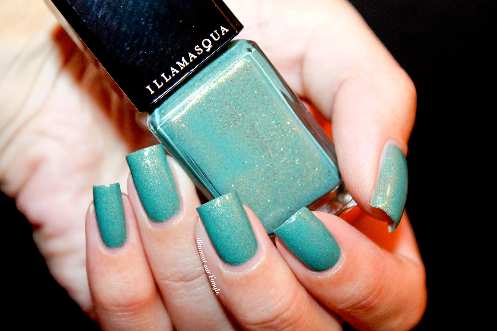 Swatch of the nail polish "Melange" by Illamasqua 