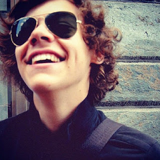 http://4.bp.blogspot.com/-3lWFDyDhoE0/UNmtbv_sPvI/AAAAAAAAESs/H6TirLjxVsU/s640/Hazza-harry-styles-31439403-615-615.jpg