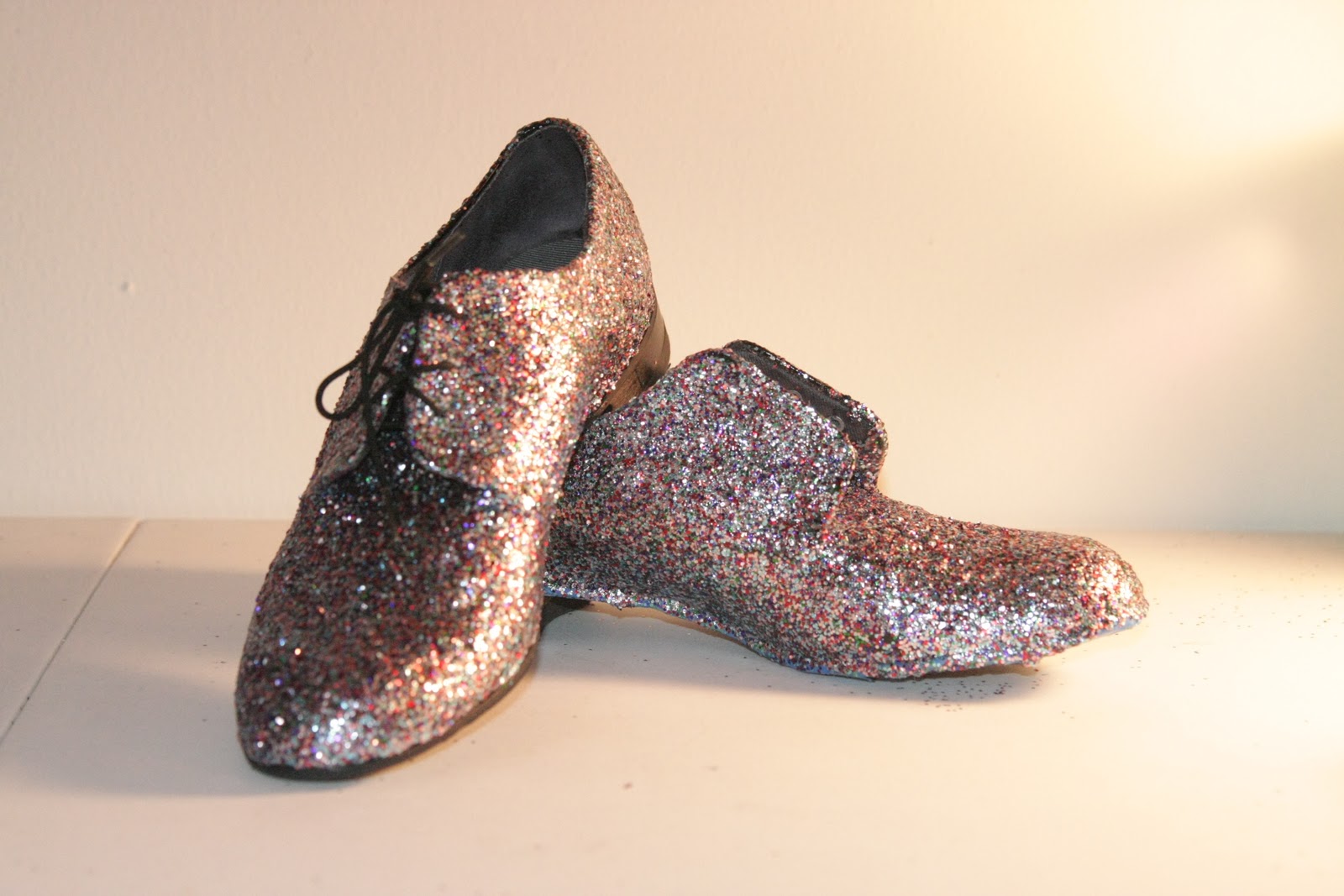 the DIY GLITTER SHOES
