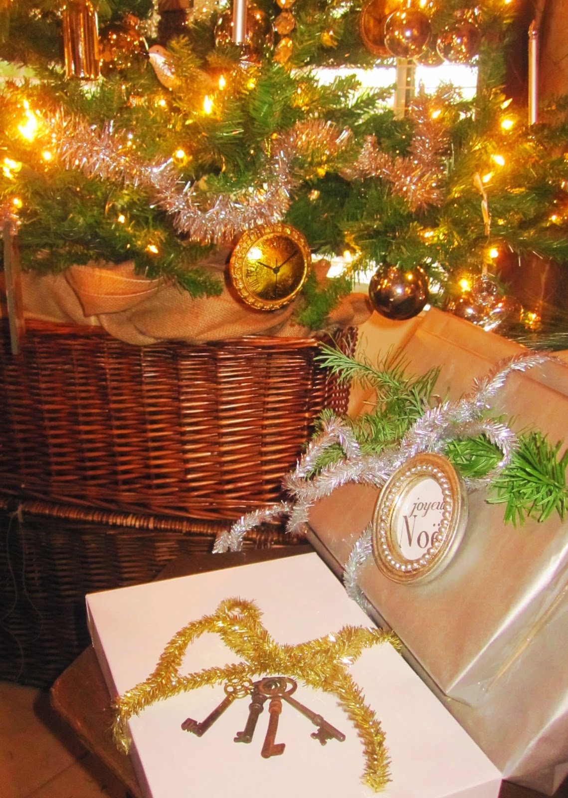 rue 27 maison All wrapped up....Christmas