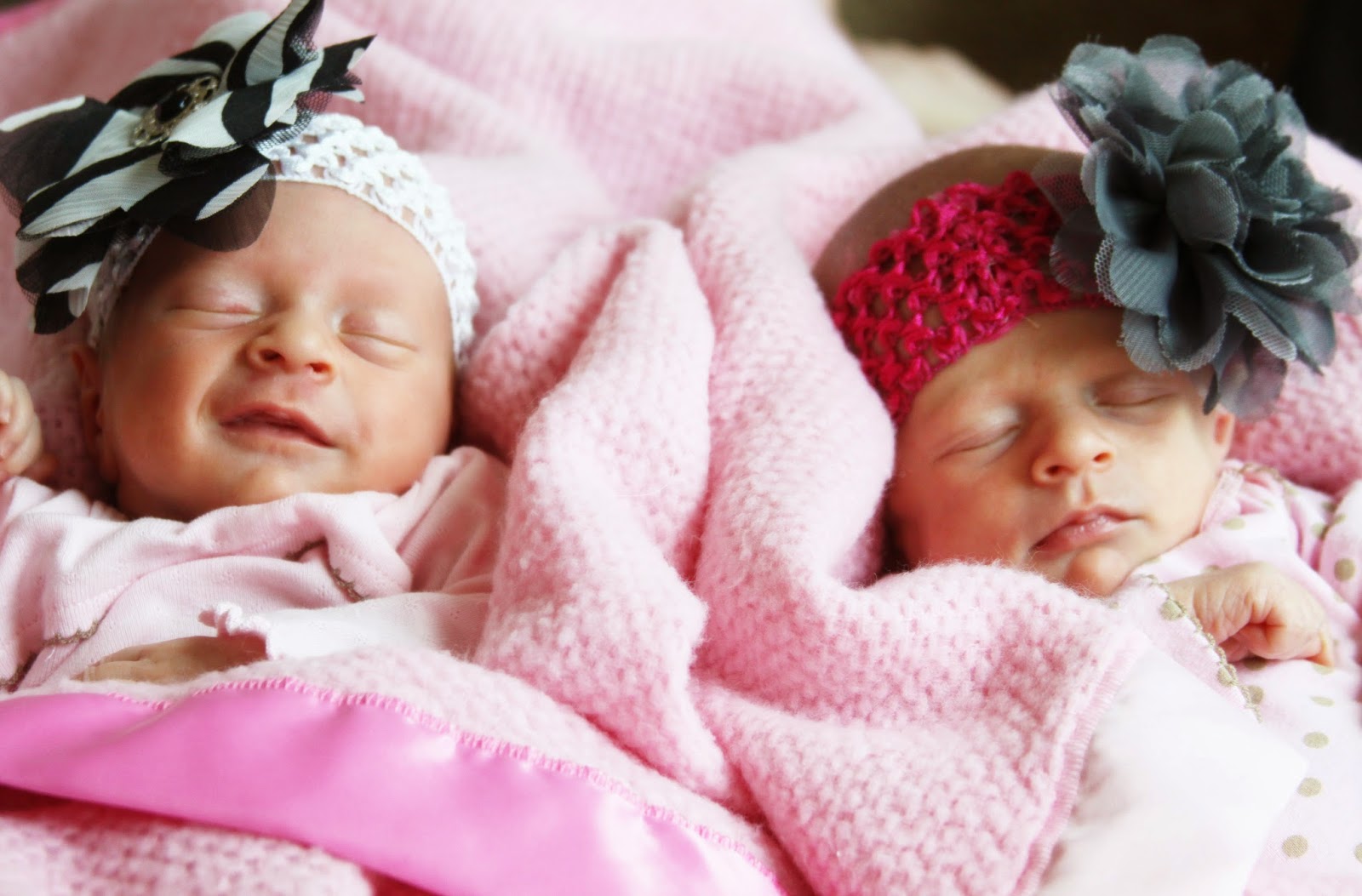 Twin Girls Baby HD Wallpapers Cute Twin Boys & Girls Wallpapers