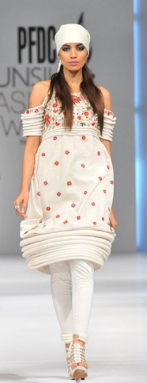 http://4.bp.blogspot.com/-3pOr9QoDjok/TZfn4e5Wv2I/AAAAAAAAB94/2NLa5kg02fk/s1600/Pakistan+Fashion+Week+2011+%252813%2529.jpg
