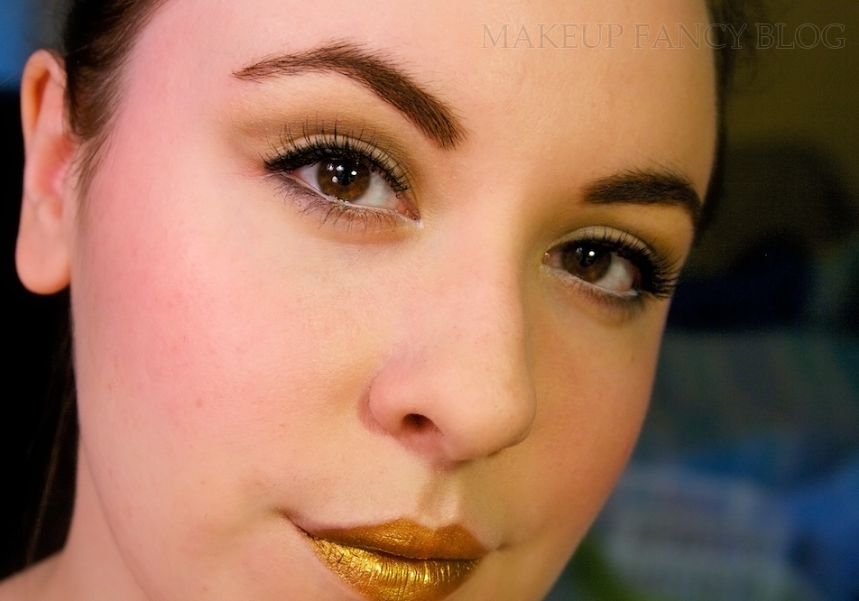 MAKEUP FANCY Look GoldFoiled Lips