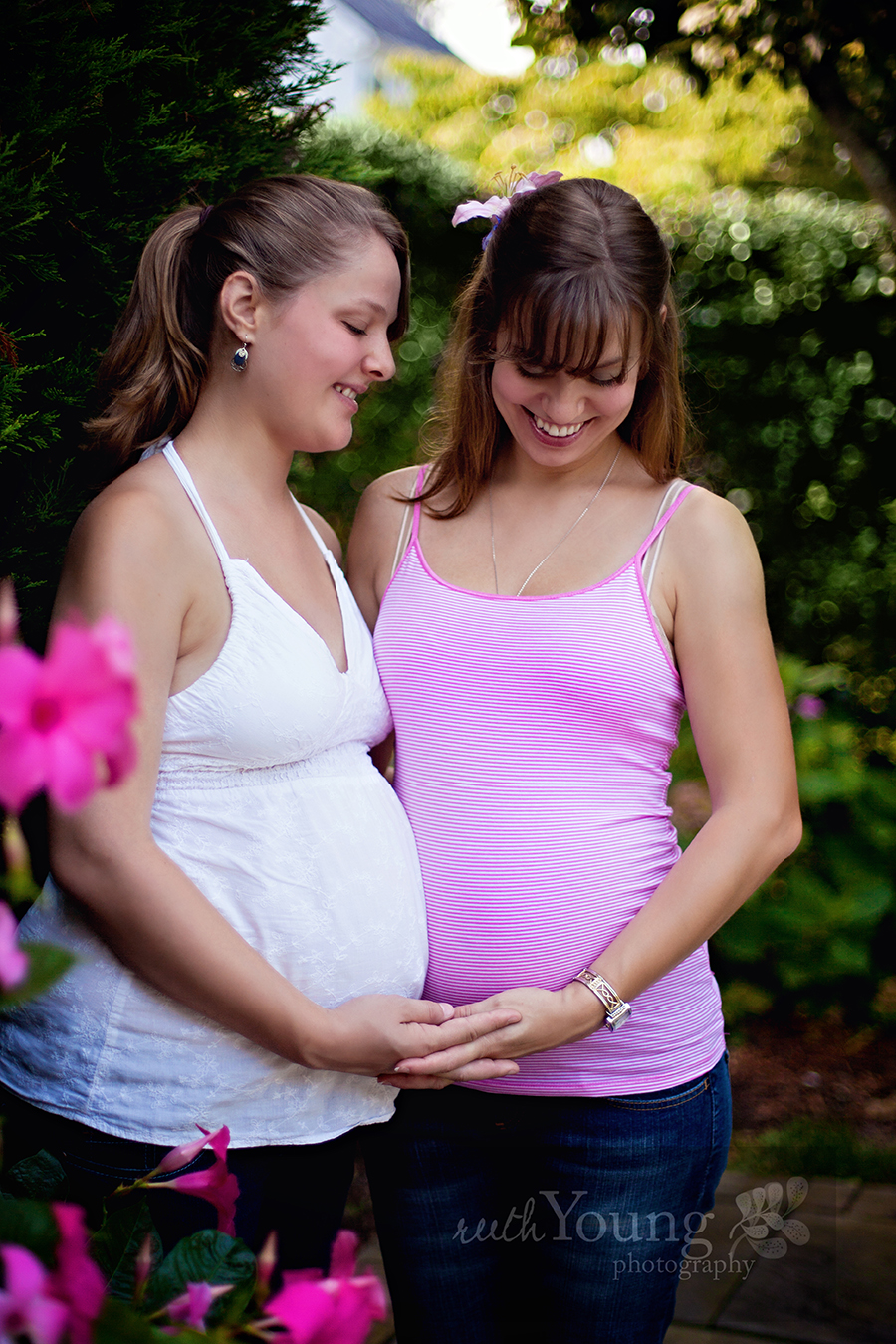 Red Oak Shire: Pregnant Sisters Photo Shoot