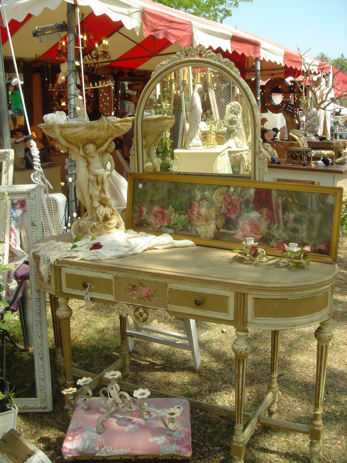 HALL ANTIQUE SHOW 2011