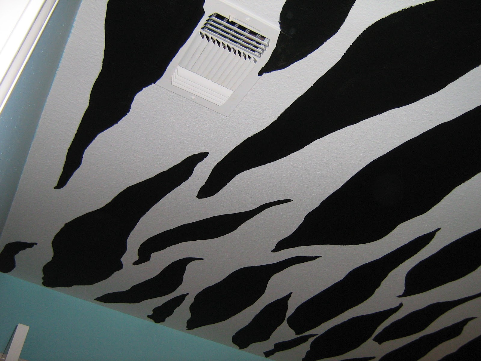 LYNDA BERGMAN DECORATIVE ARTISAN PAINTING ZEBRA STRIPES ON A CEILING