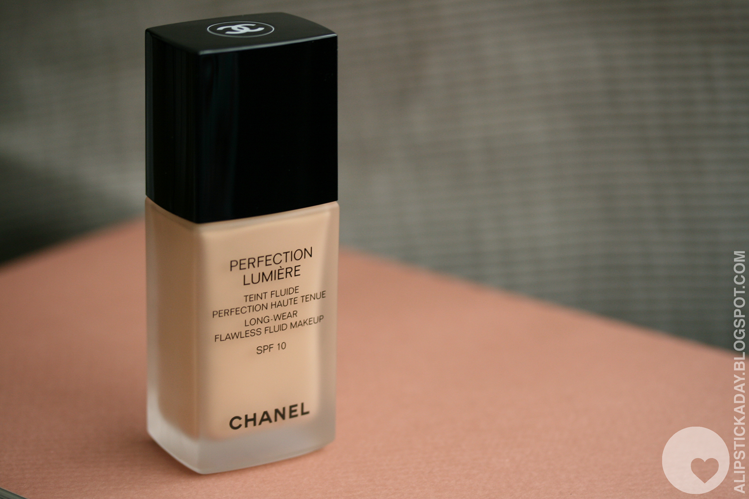 A LIPSTICK A DAY: Chanel Perfection Lumière Foundation