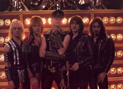Judas Priest- новаторы хэви метала, создавшие его привычный образ, из кожаной одежды и металических изделий