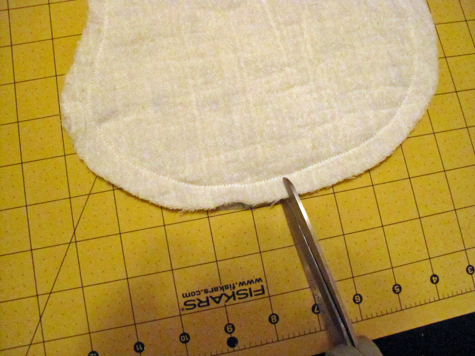 .Crafty Capable. Cutie Pie Burp Cloths Tutorial (and packaging idea)