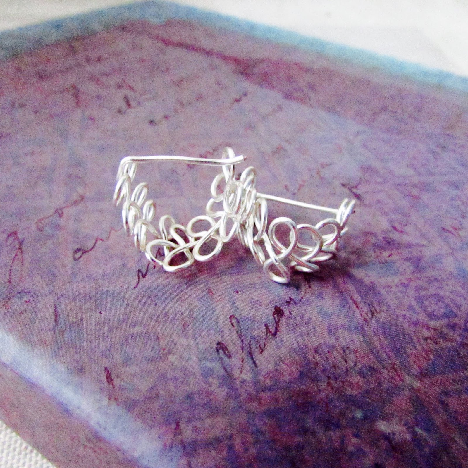 Raziela Designs Beadalon's Artistic Wire 3D Bracelet Jig and Prima