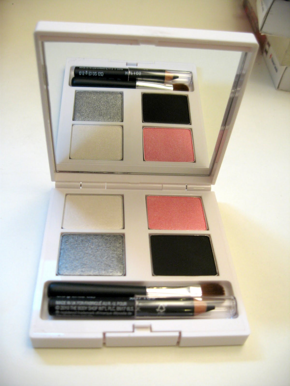 Pinkbox Makeup The Body Shop Eyeshadow Palette