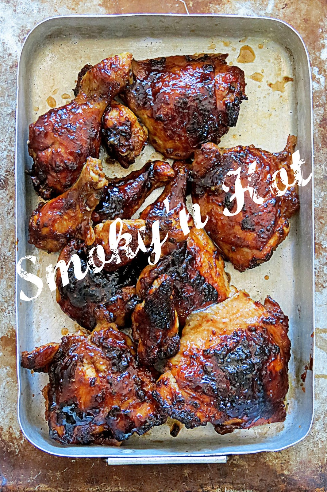 Smoky' n Hot, wingsejä ja koipia kipossa. Tulisesti.