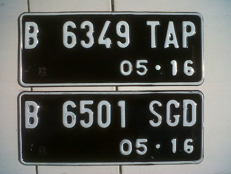 http://4.bp.blogspot.com/-3y19GzjO6yQ/Tcd3xE-00kI/AAAAAAAAEWE/iMER_kaLL3Q/s1600/GAMBAR+PLAT+NOMOR+KENDARAAN+BARU.jpg