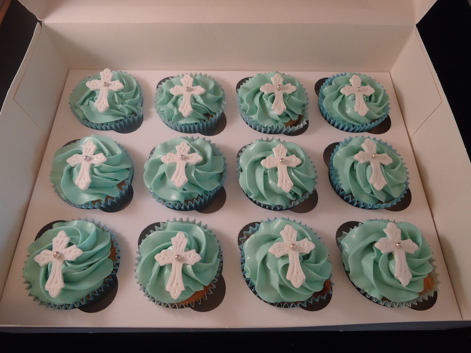 The Lavender Cakes Christening Cake/Cupcakes....