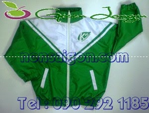 Xưởng May Áo Khoác Nhãn Xanh, Áo Khoác Cặp, Áo Khoác Đẹp 2014,... Chất liệu: Vải dù , miro, xuýt, nỉ, thoáng mát, khả năng chống ẩm và giữ lạnh cao. Thân thiện với môi trường, không gây kích ứng da. May cao cấp: May chắc chắn , chỉ dày, dây kéo YKK , HKK. Size : S – 5XL