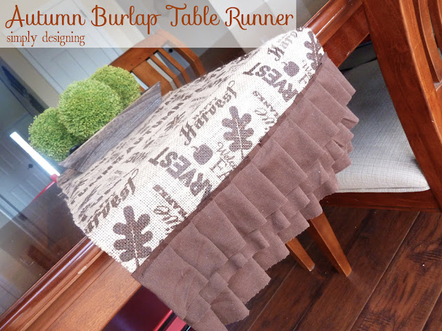 Thanksgiving Burlap Table Runner | perfect fall or Thanksgiving table decor for a tablescape | #falldecor #thanksgiving #turkeytablescapes #burlap