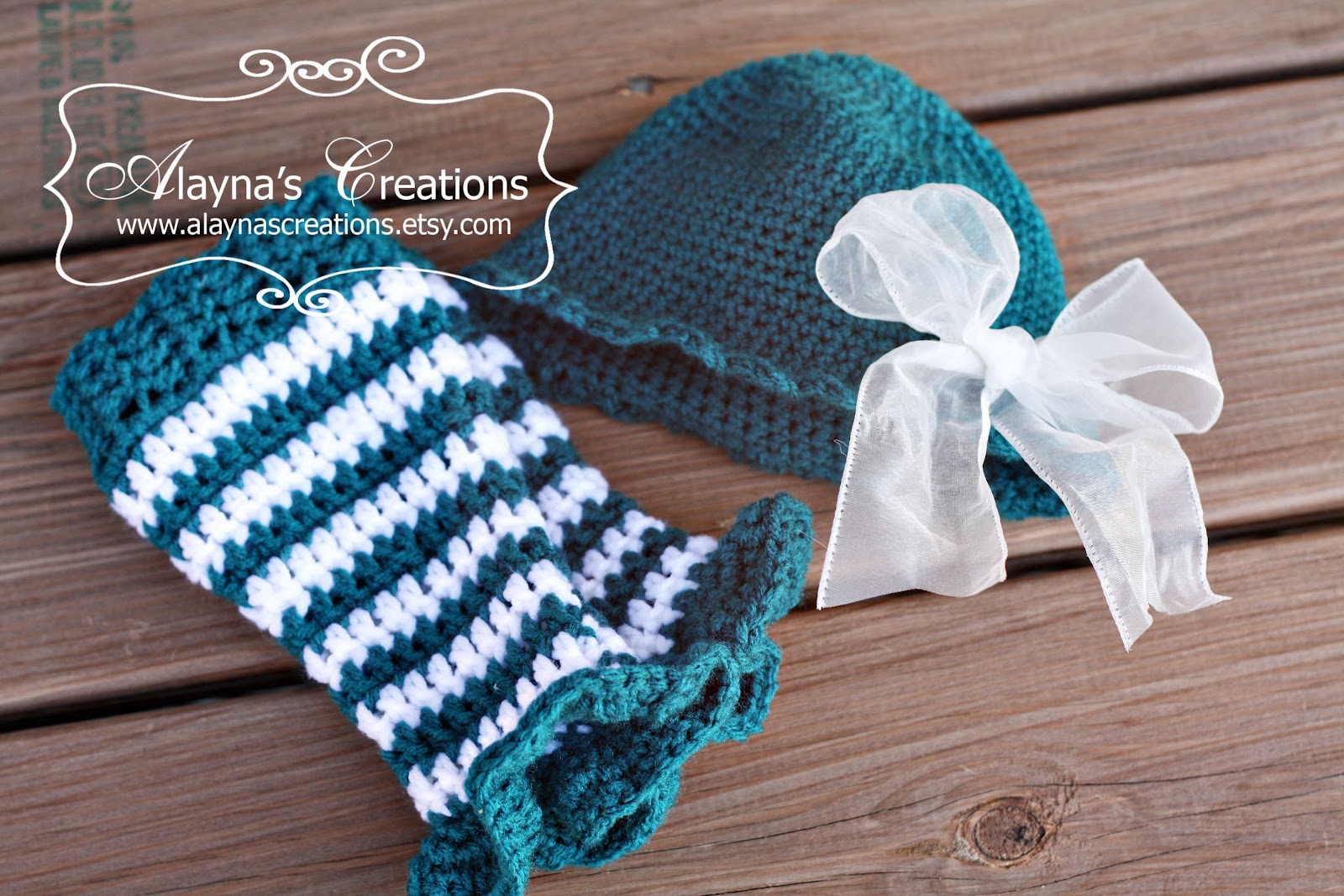 http://4.bp.blogspot.com/-41EMQA6DDIA/TzKefnh4ExI/AAAAAAAAH48/HReSEP8o72g/s1600/Ruffled%20crochet%20baby%20legs%20and%20hat.jpg