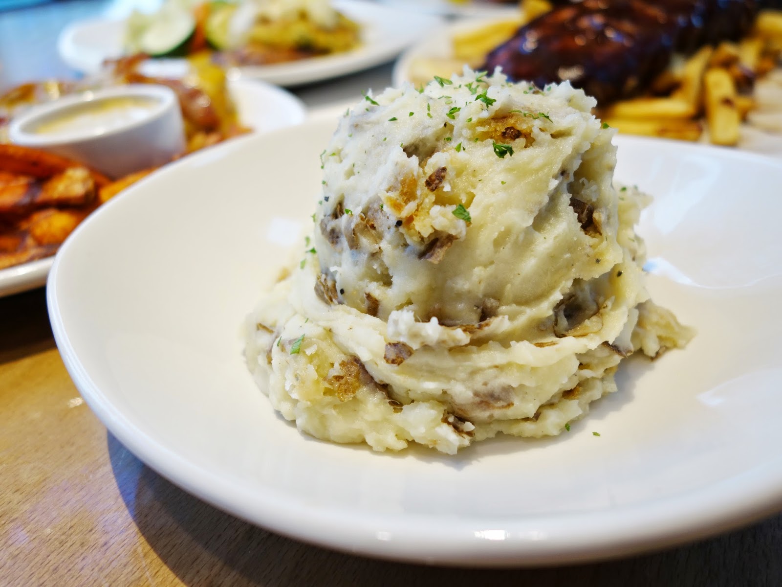 PinkyPiggu Outback Steakhouse Opens At Orchard Gateway! Steaks, Ribs