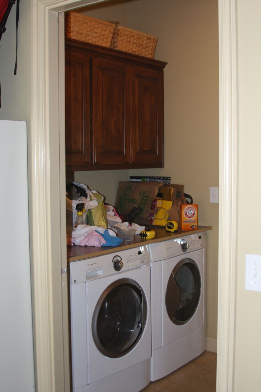 I really should be sleeping: Laundry Room Counter I really should be sleeping: Laundry Room Counter
