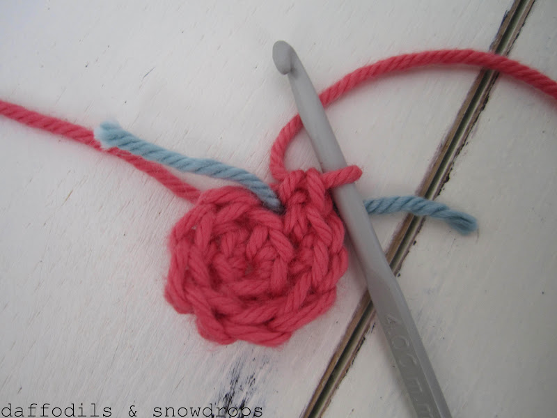 daffodils & snowdrops How To... Make The Mollie Makes Crochet Flower...