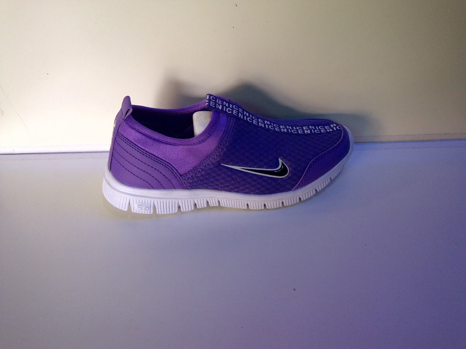Nike Slop Ungu Dan Hitam sepatu nike slop grosir sepatu running sepatu Nike Slop Ungu Dan Hitam sepatu nike slop grosir sepatu running sepatu